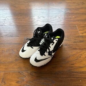 Nike Football Cleats Black White Men’s Size 8.5 (Style 631362-001)